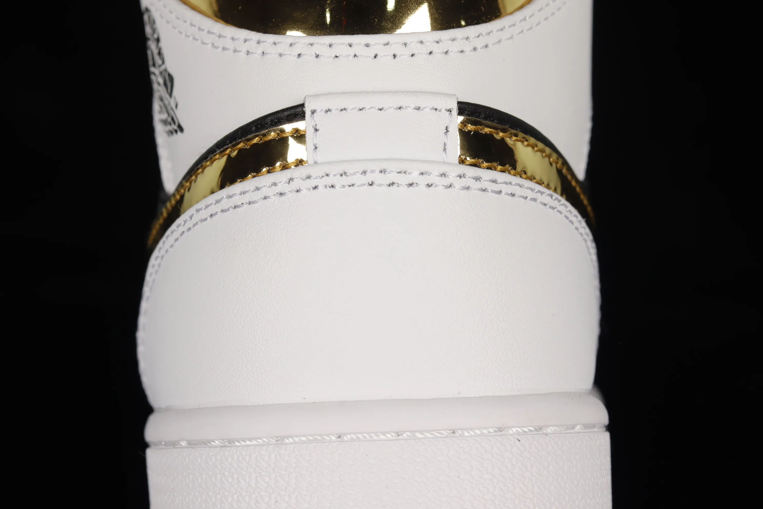 All categories Air Jordan Jordan series basketball shoes Air Jordan 1 Mid Air Jordan 1 Mid AJ1 Joe 1 Platinum Panda mid-top basketball shoes 554724-190